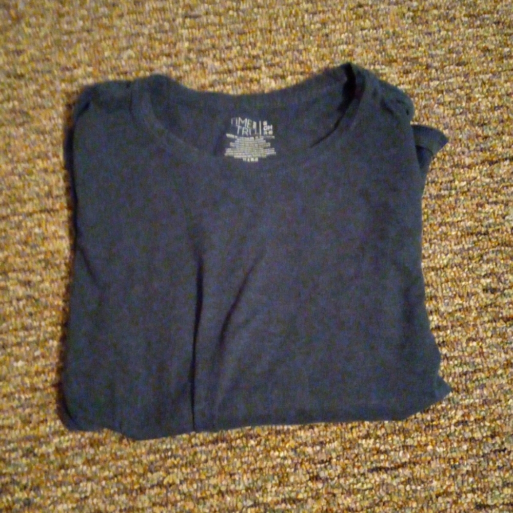 Plain, long -sleeve t-shirt